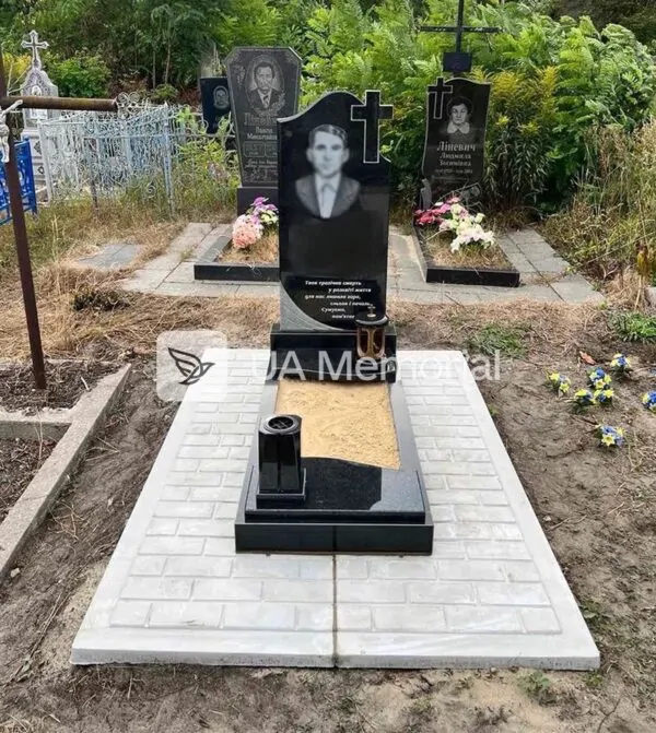 Одинарний пам'ятник 137