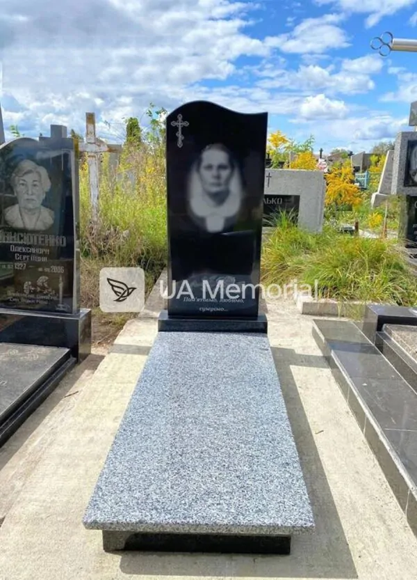 Одинарний пам'ятник 123