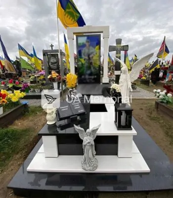 Військовий пам'ятник N-012