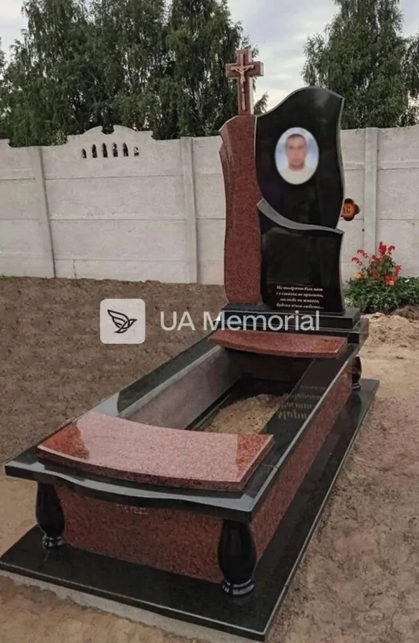 Одинарний пам'ятник 111