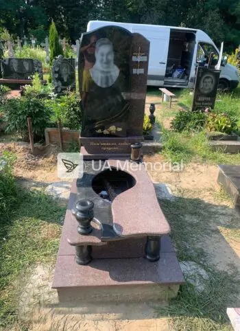 Одинарний пам'ятник 142