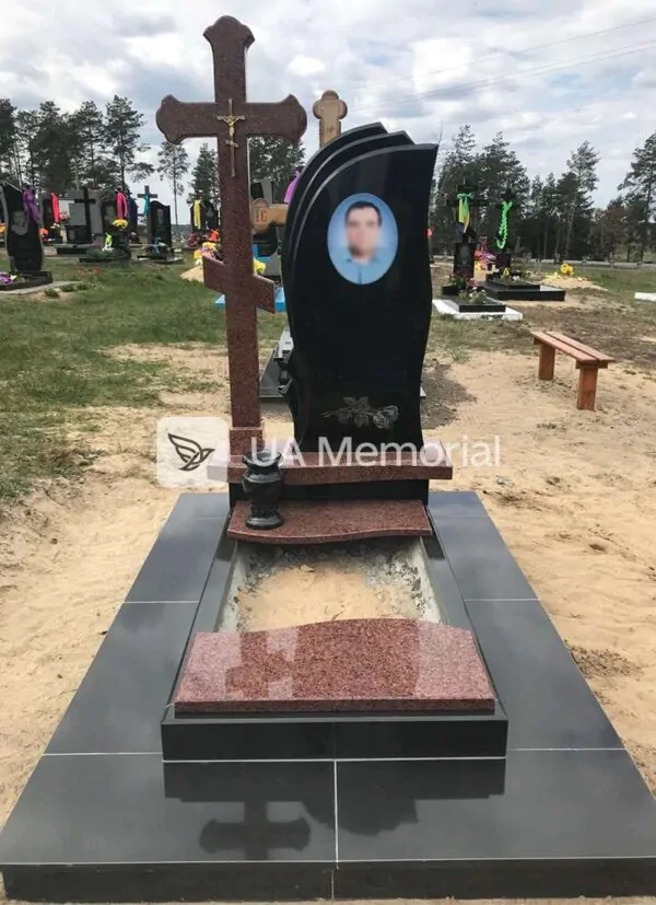 Одинарний пам'ятник 107