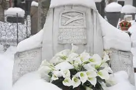 Догляд за пам'ятником взимку