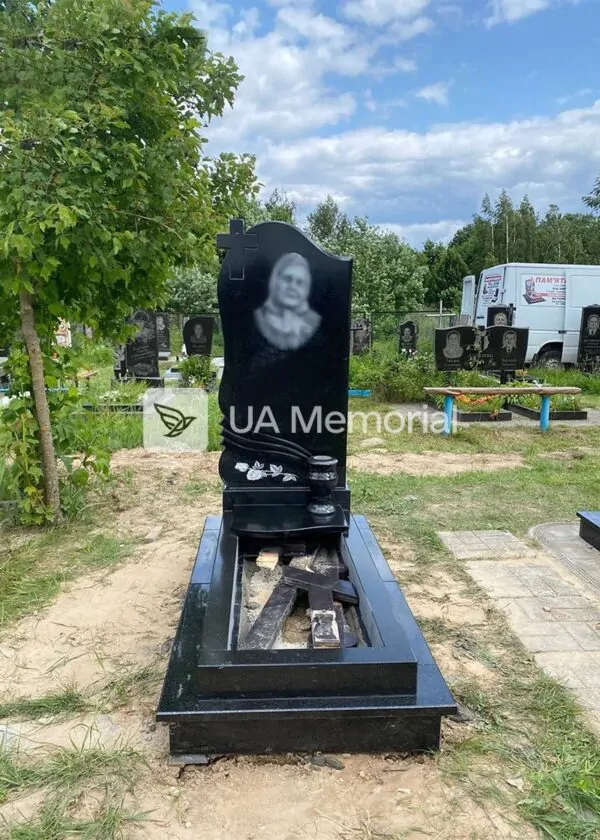 Одинарний пам'ятник 139