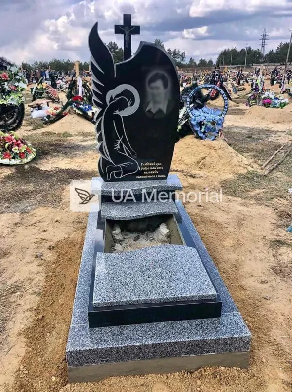 Одинарний пам'ятник 105