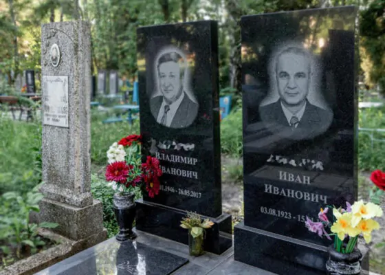 Памятник на могилу батькам